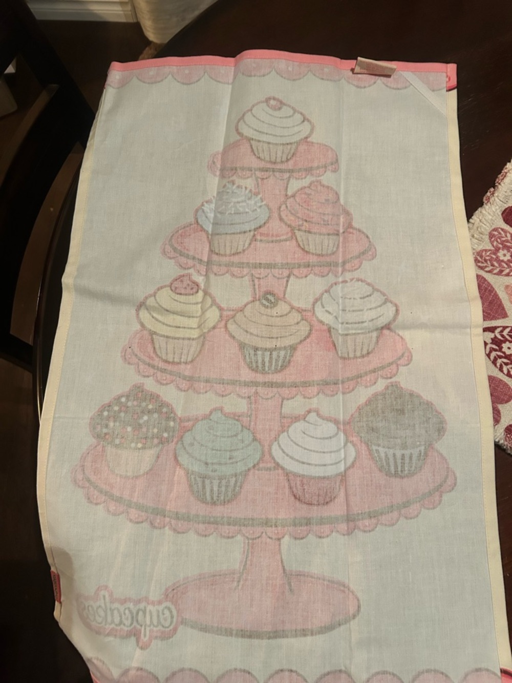 NWOT Cupcakes tea towel - Picture 4 of 5